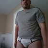 Chico joven busca chico para ballbusting