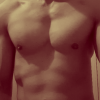 Cazo sumiso con cuerpo de gimnasio