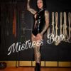 Mistress Boo disciplina y elegancia